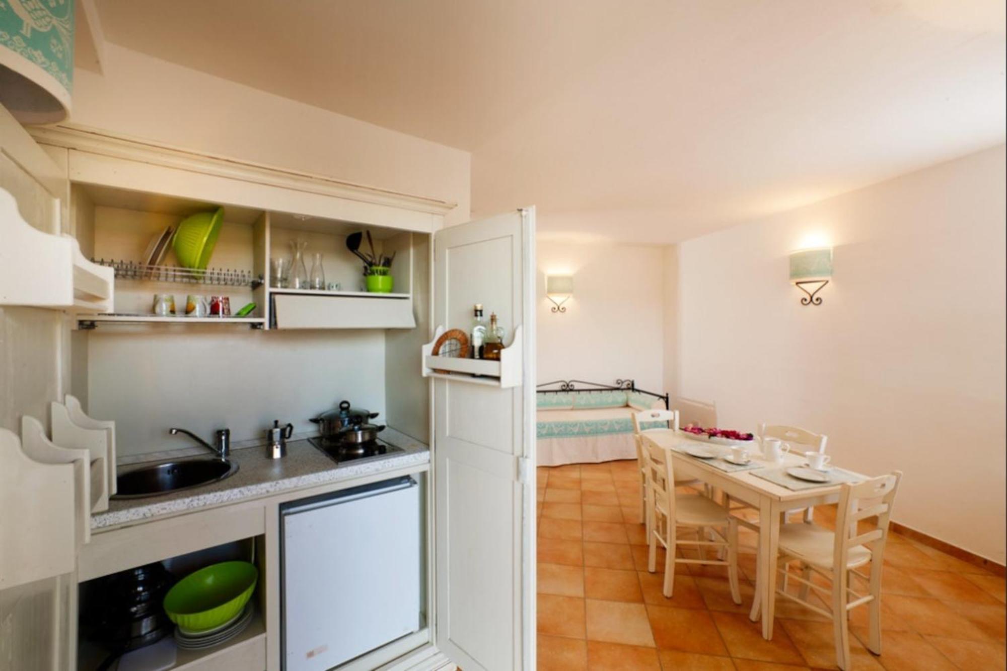 Residence Baia Dei Mirti Vignola Mare Екстериор снимка