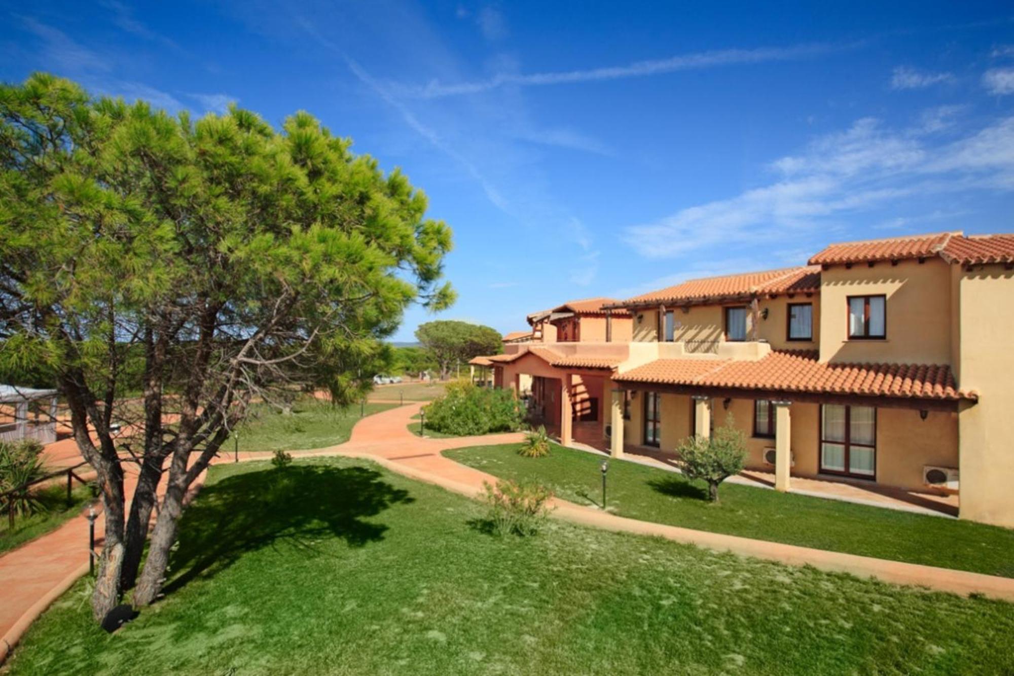 Residence Baia Dei Mirti Vignola Mare Екстериор снимка