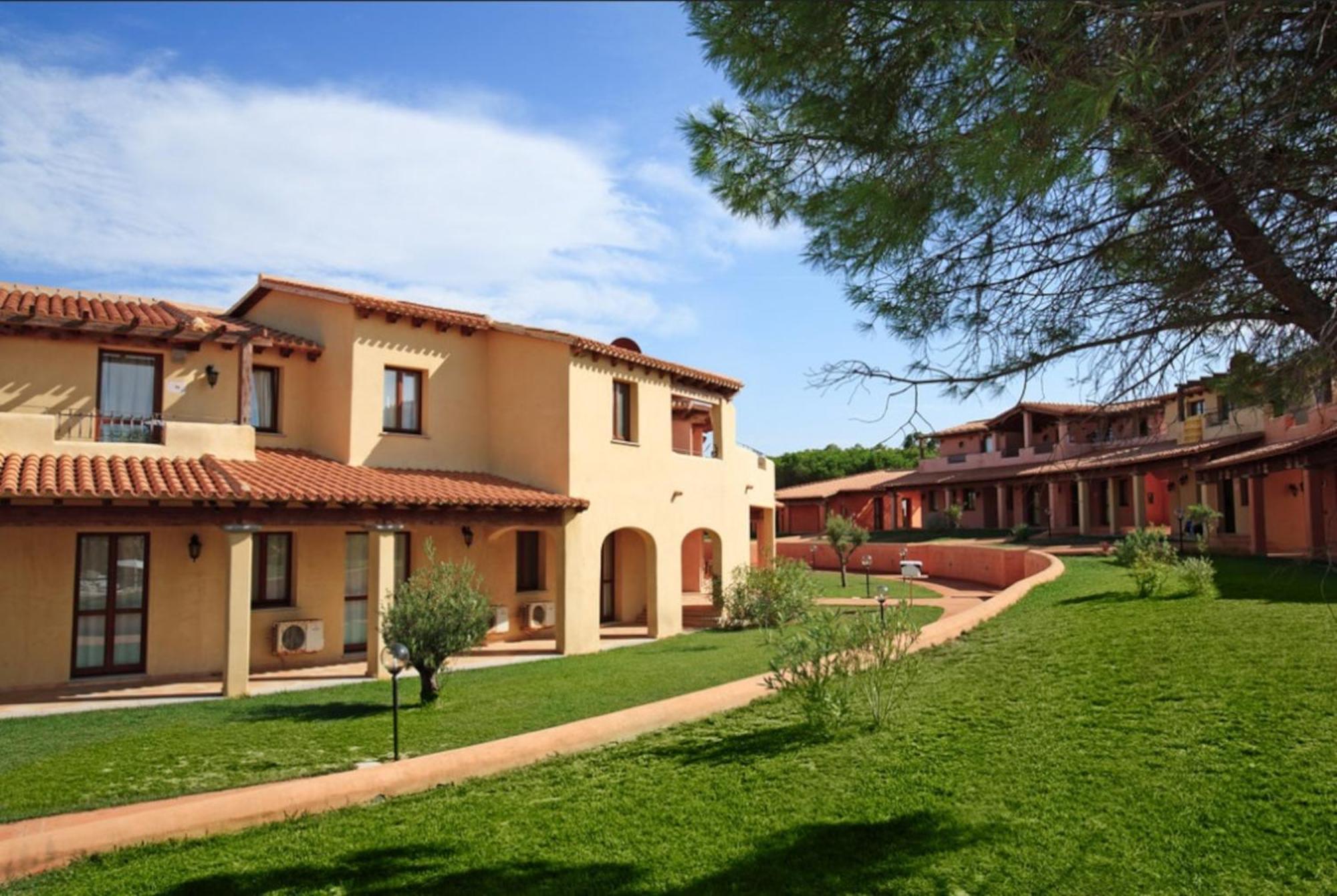 Residence Baia Dei Mirti Vignola Mare Екстериор снимка