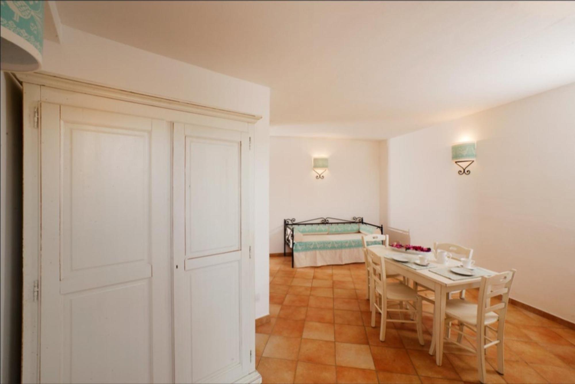Residence Baia Dei Mirti Vignola Mare Екстериор снимка
