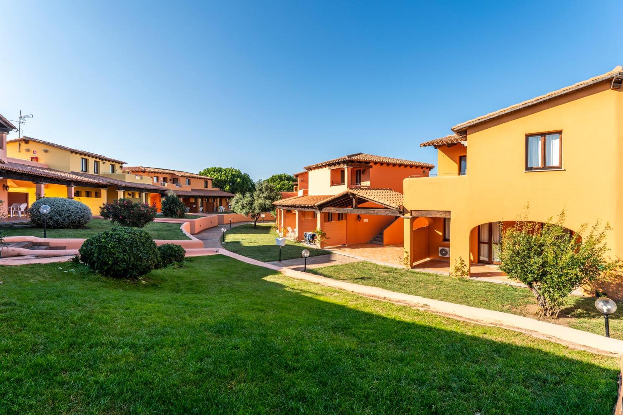 Residence Baia Dei Mirti Vignola Mare Екстериор снимка