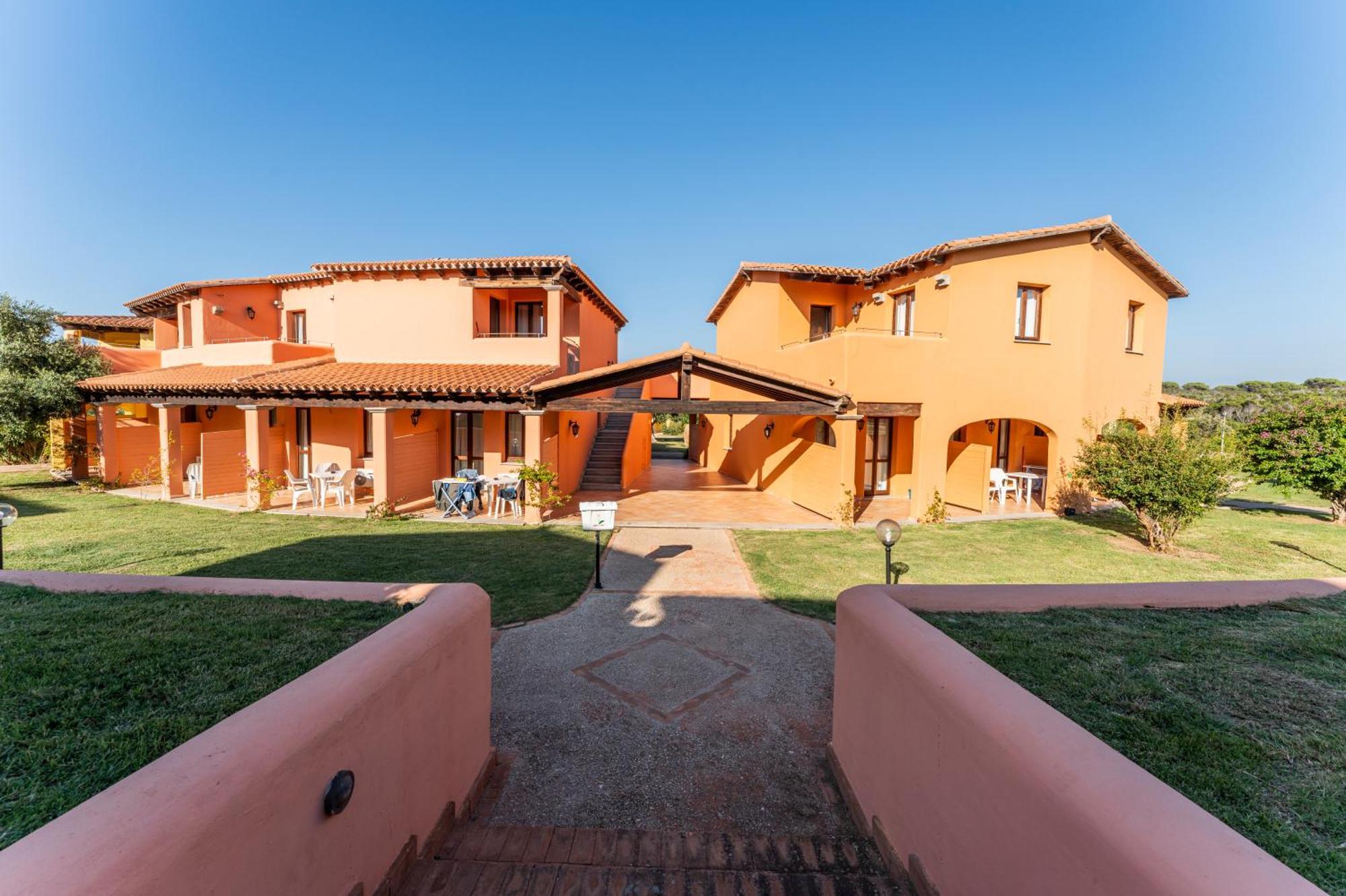 Residence Baia Dei Mirti Vignola Mare Екстериор снимка