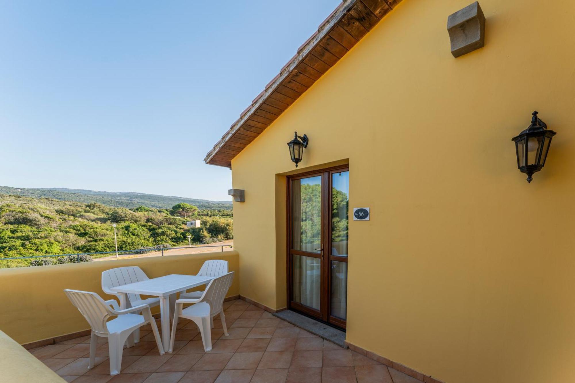 Residence Baia Dei Mirti Vignola Mare Екстериор снимка