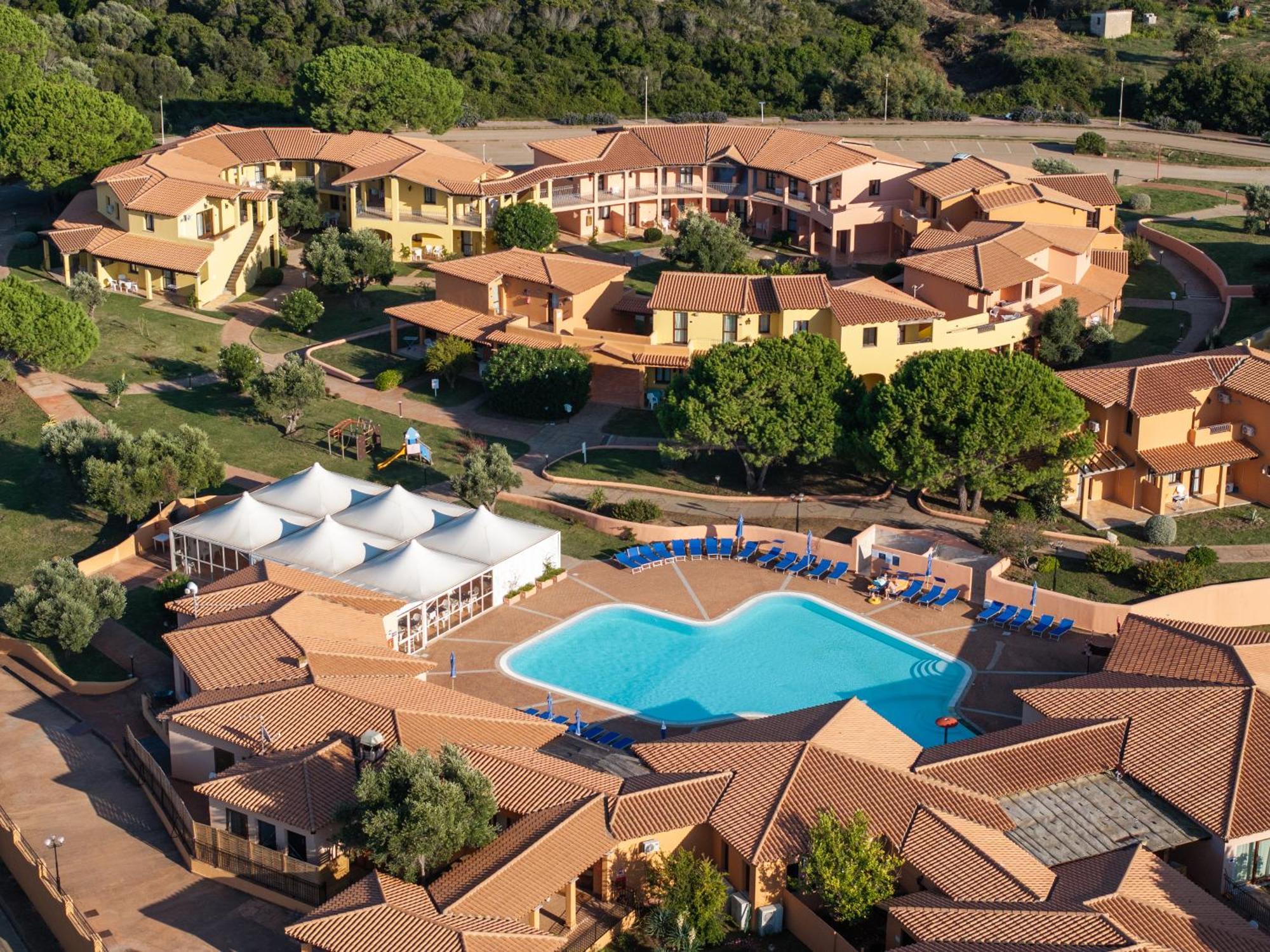 Residence Baia Dei Mirti Vignola Mare Екстериор снимка