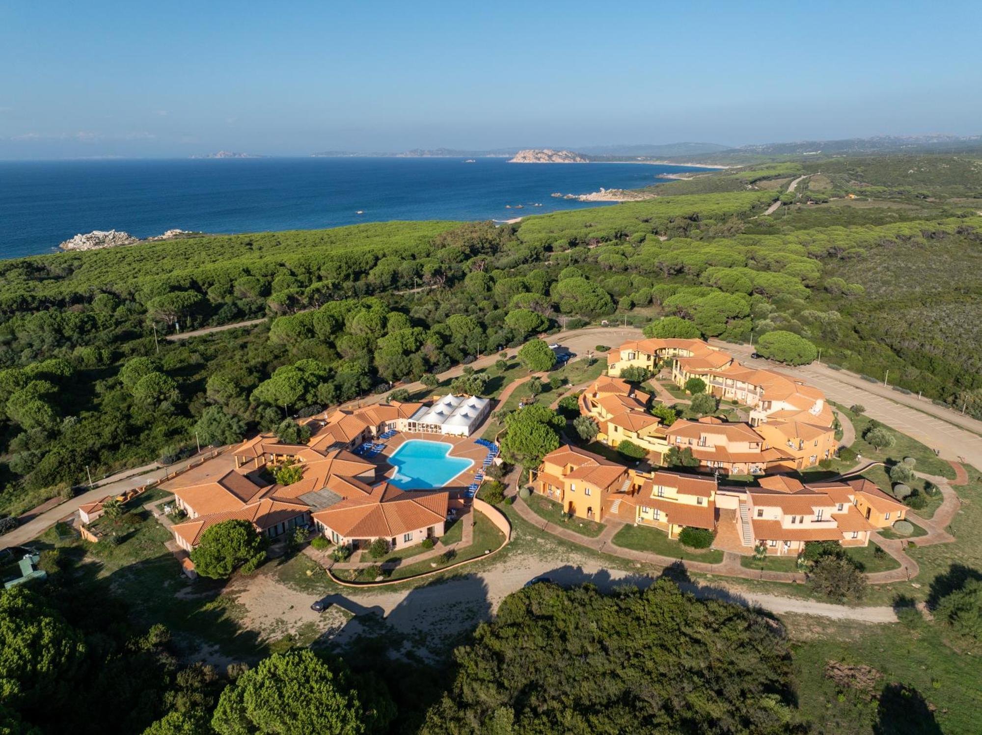 Residence Baia Dei Mirti Vignola Mare Екстериор снимка