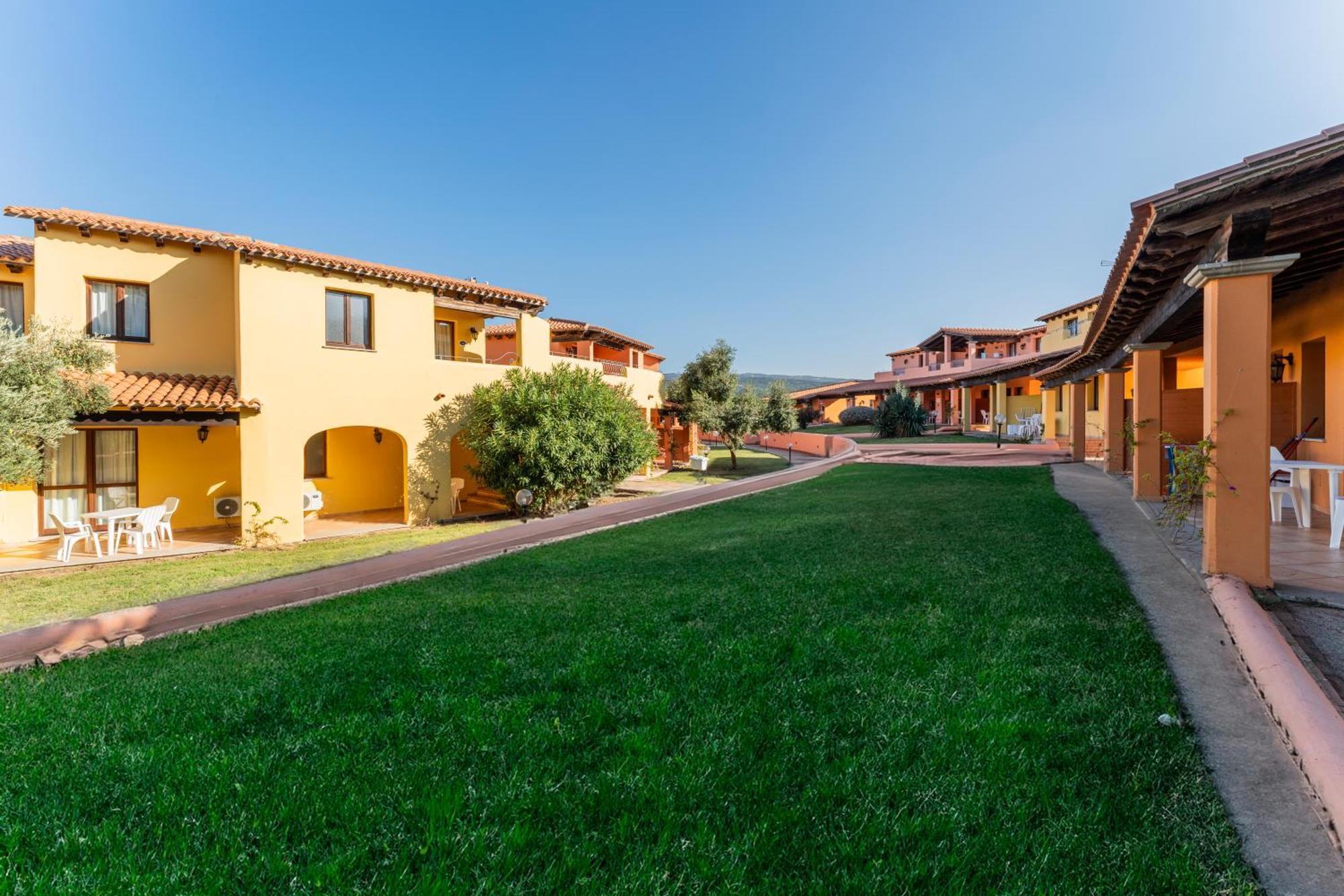 Residence Baia Dei Mirti Vignola Mare Екстериор снимка