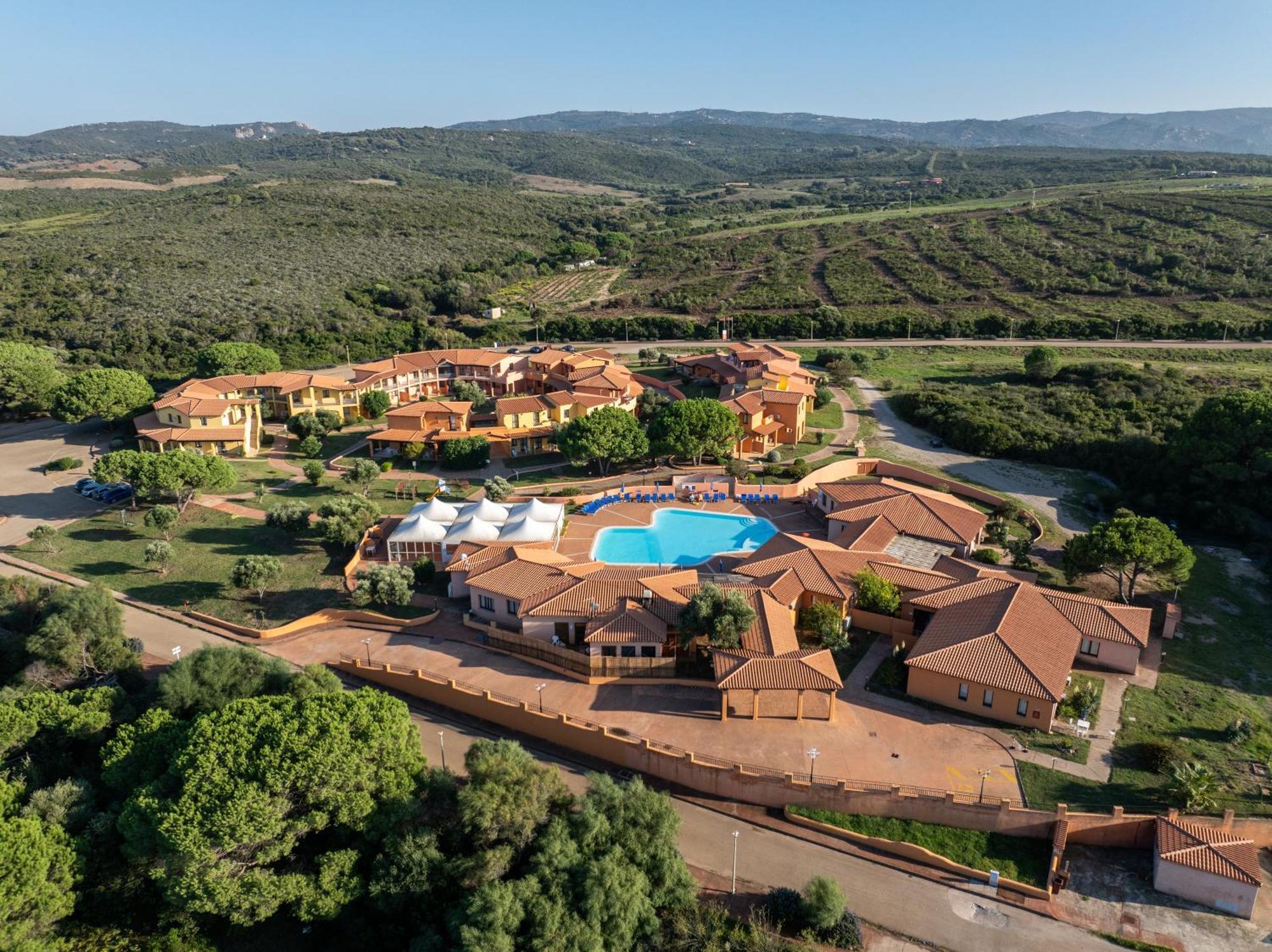 Residence Baia Dei Mirti Vignola Mare Екстериор снимка