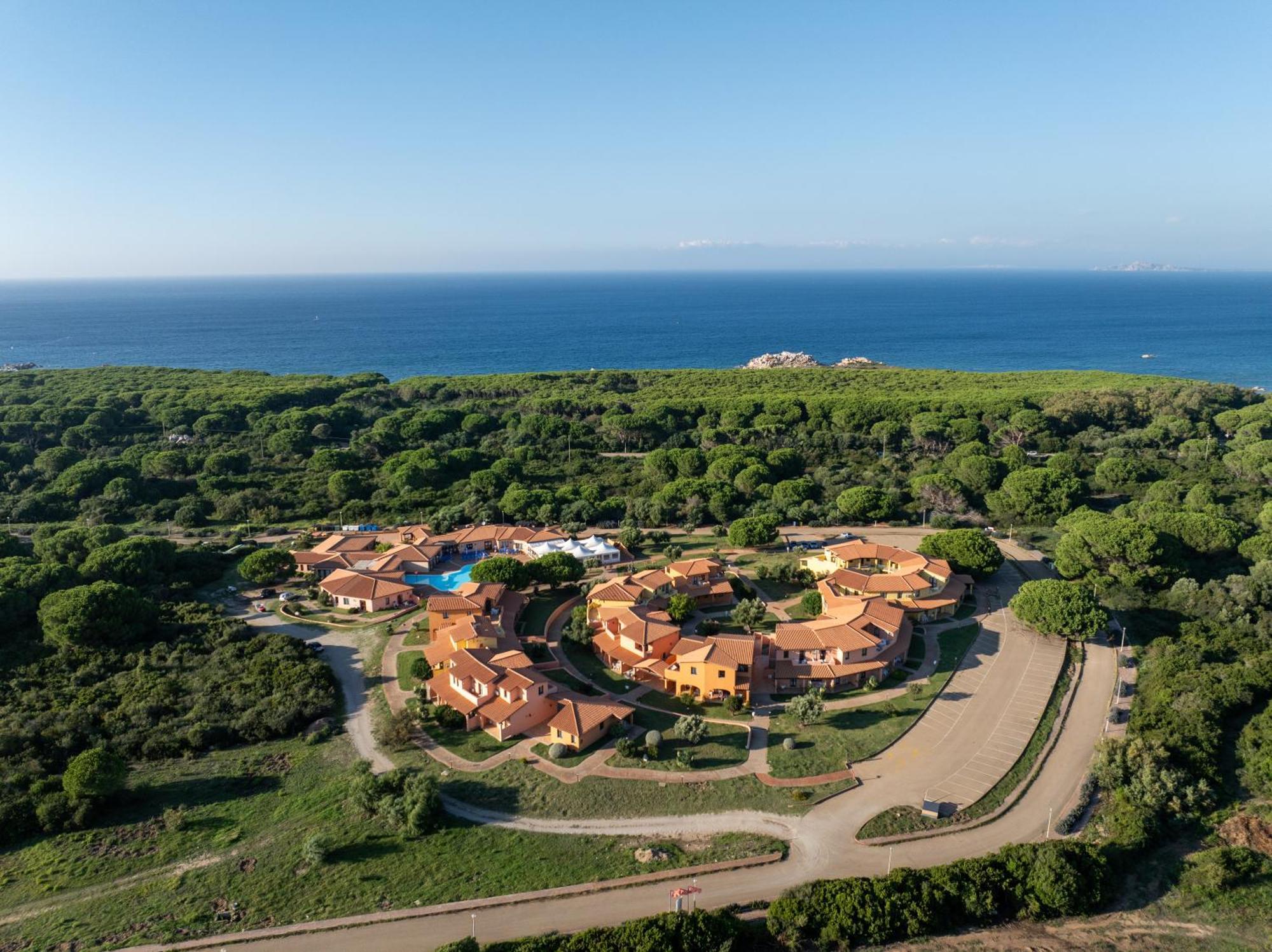 Residence Baia Dei Mirti Vignola Mare Екстериор снимка