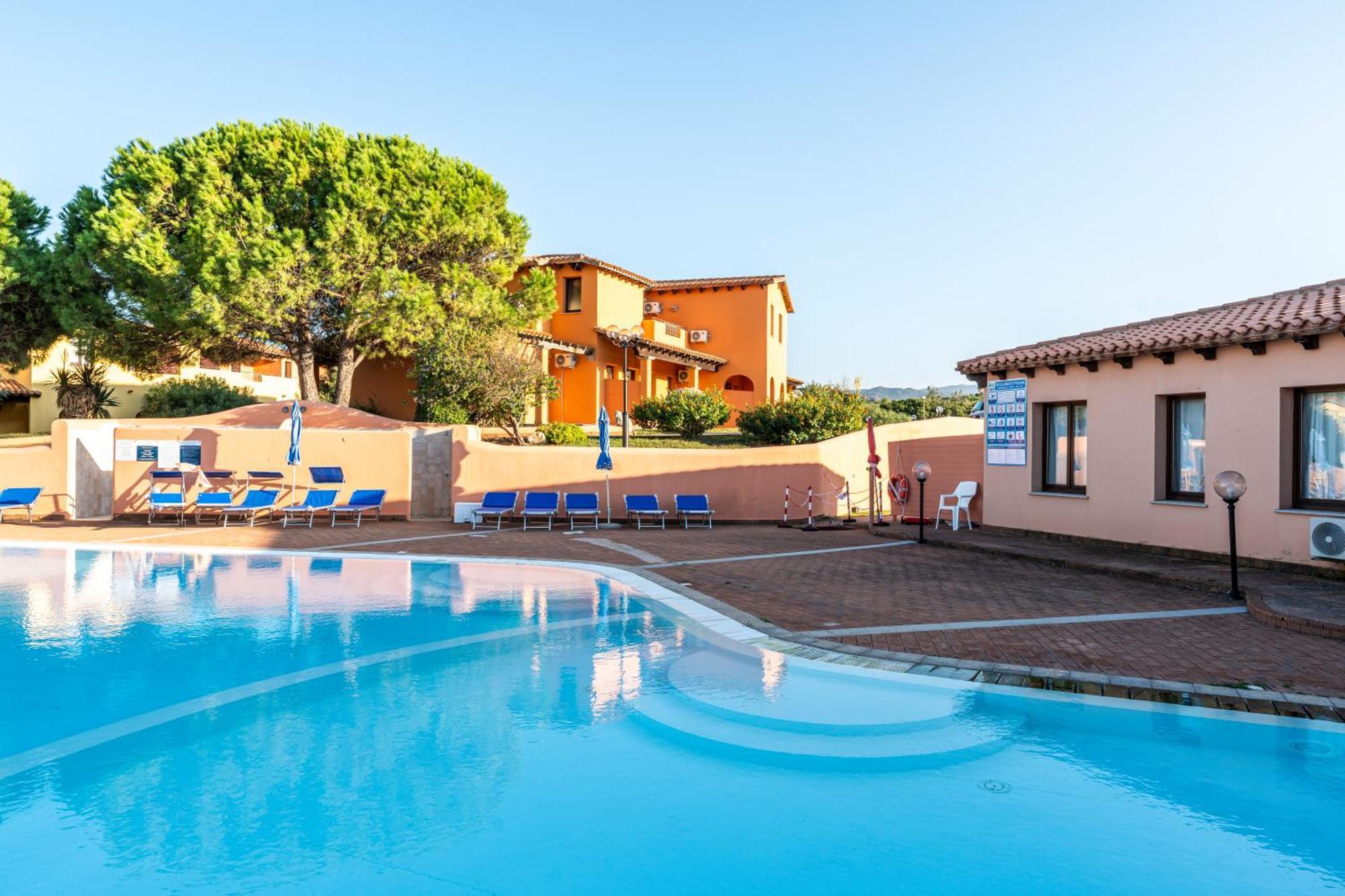 Residence Baia Dei Mirti Vignola Mare Екстериор снимка