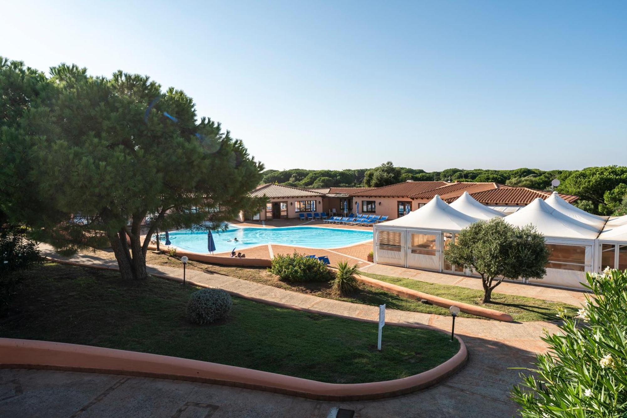 Residence Baia Dei Mirti Vignola Mare Екстериор снимка