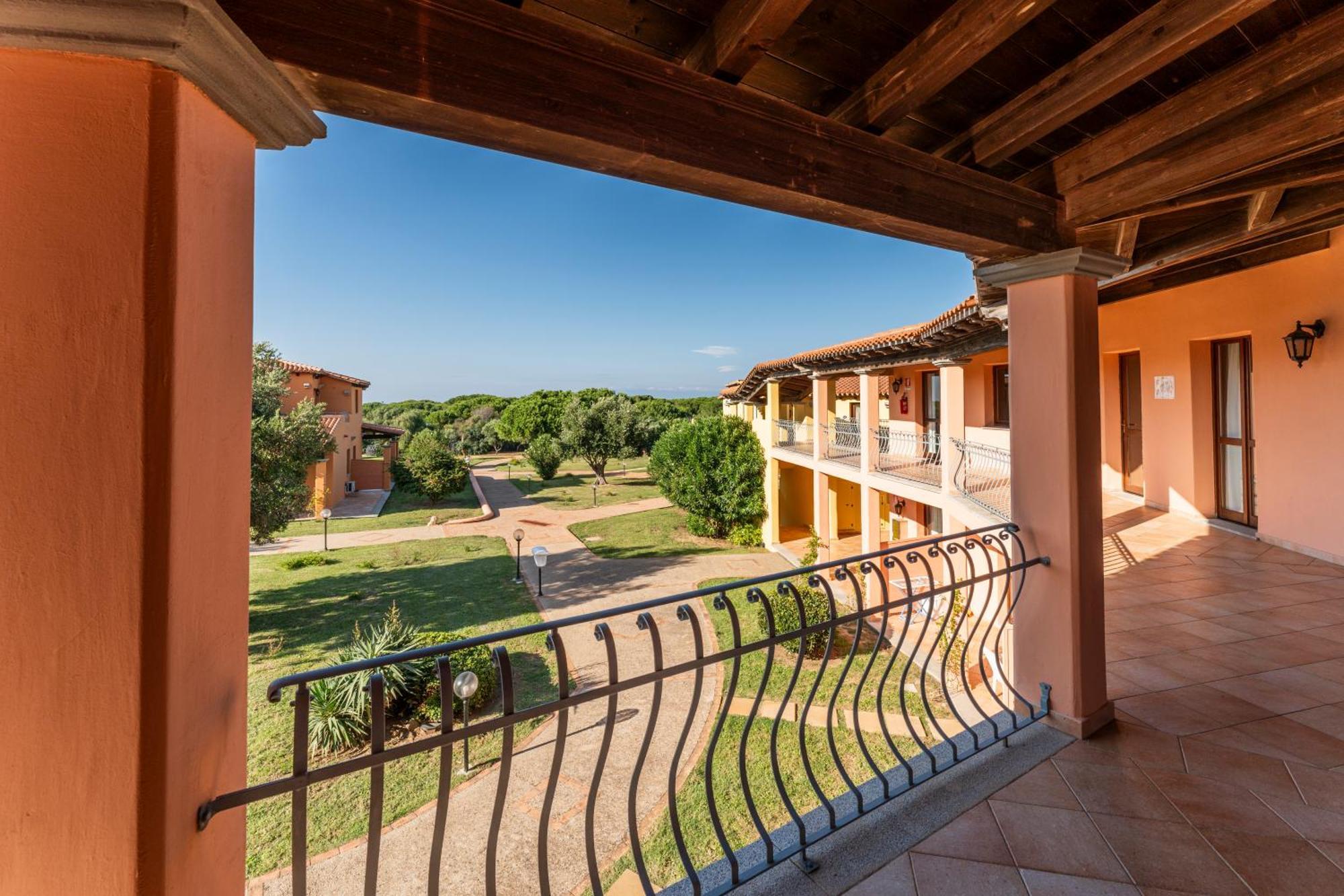 Residence Baia Dei Mirti Vignola Mare Екстериор снимка
