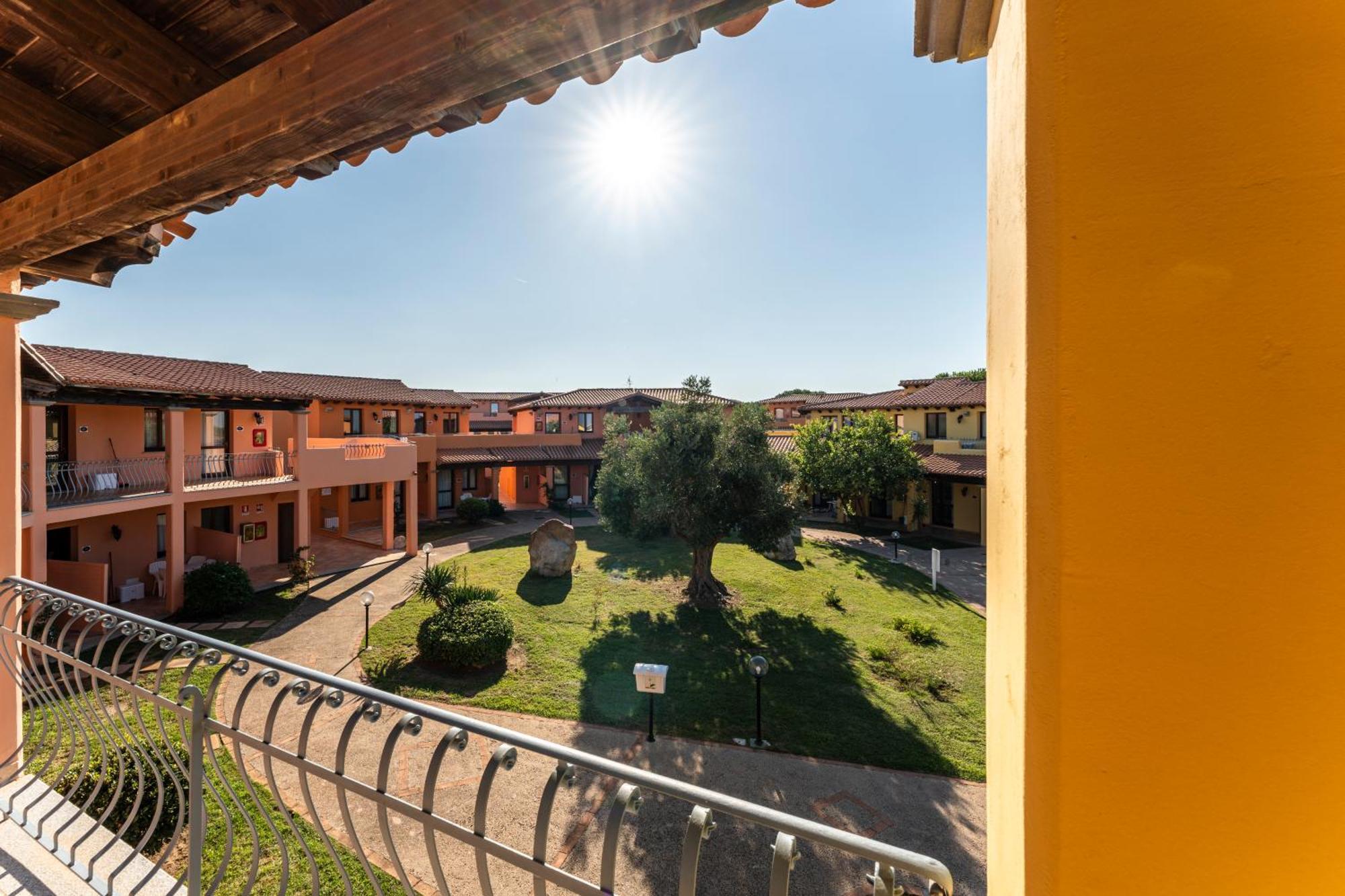 Residence Baia Dei Mirti Vignola Mare Екстериор снимка
