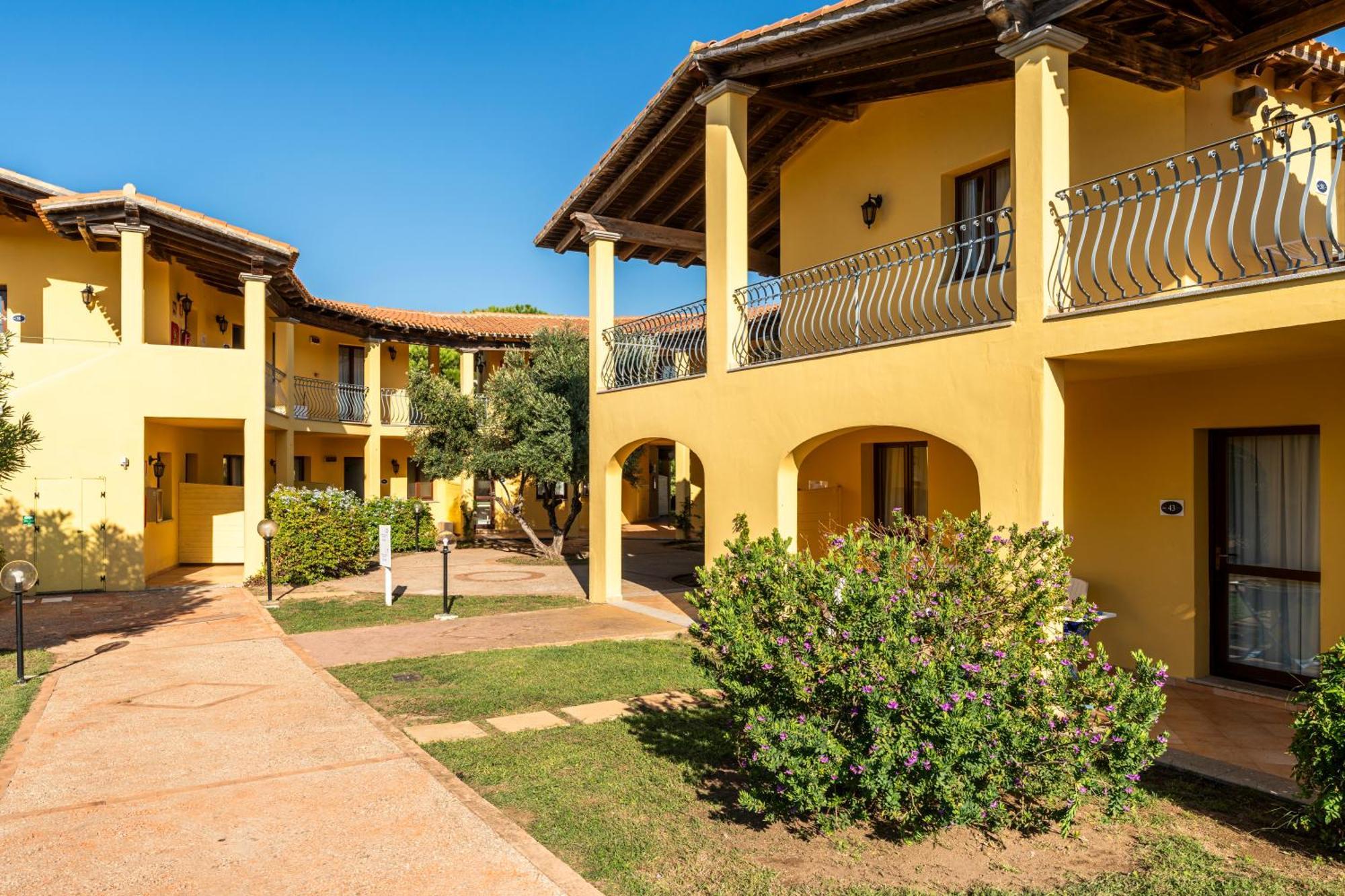 Residence Baia Dei Mirti Vignola Mare Екстериор снимка