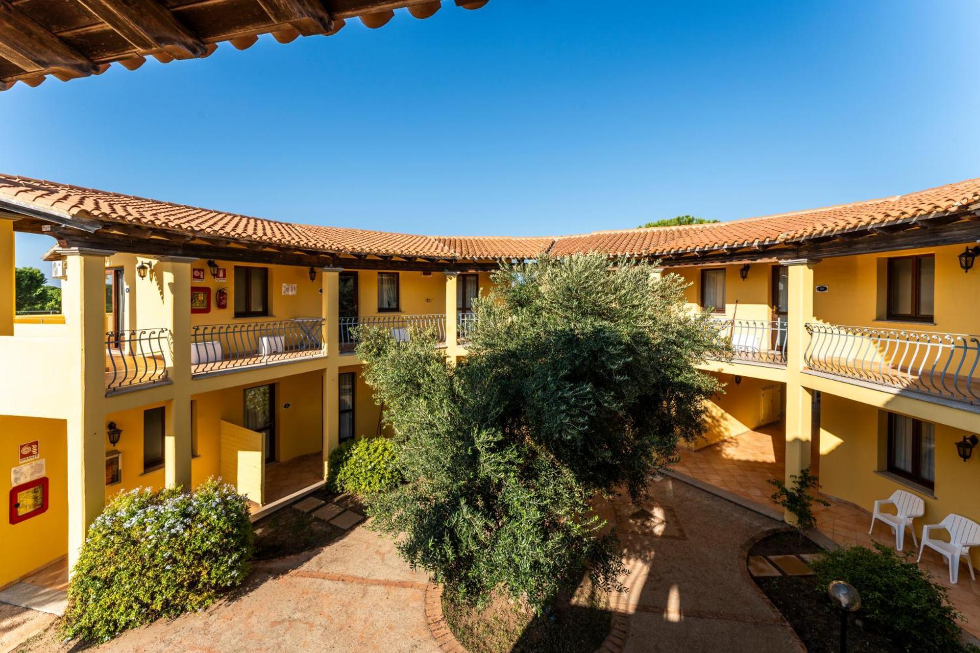 Residence Baia Dei Mirti Vignola Mare Екстериор снимка