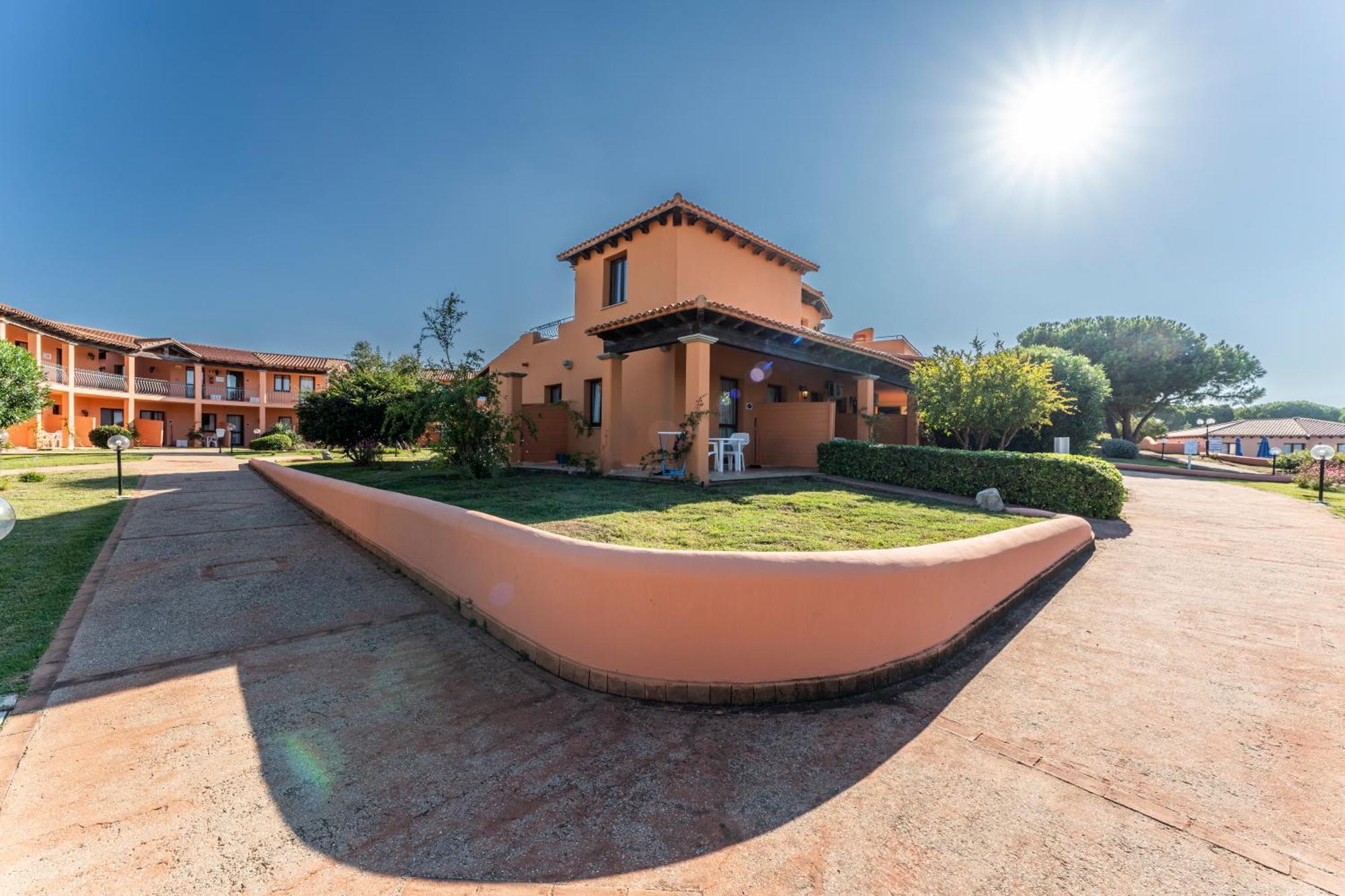 Residence Baia Dei Mirti Vignola Mare Екстериор снимка