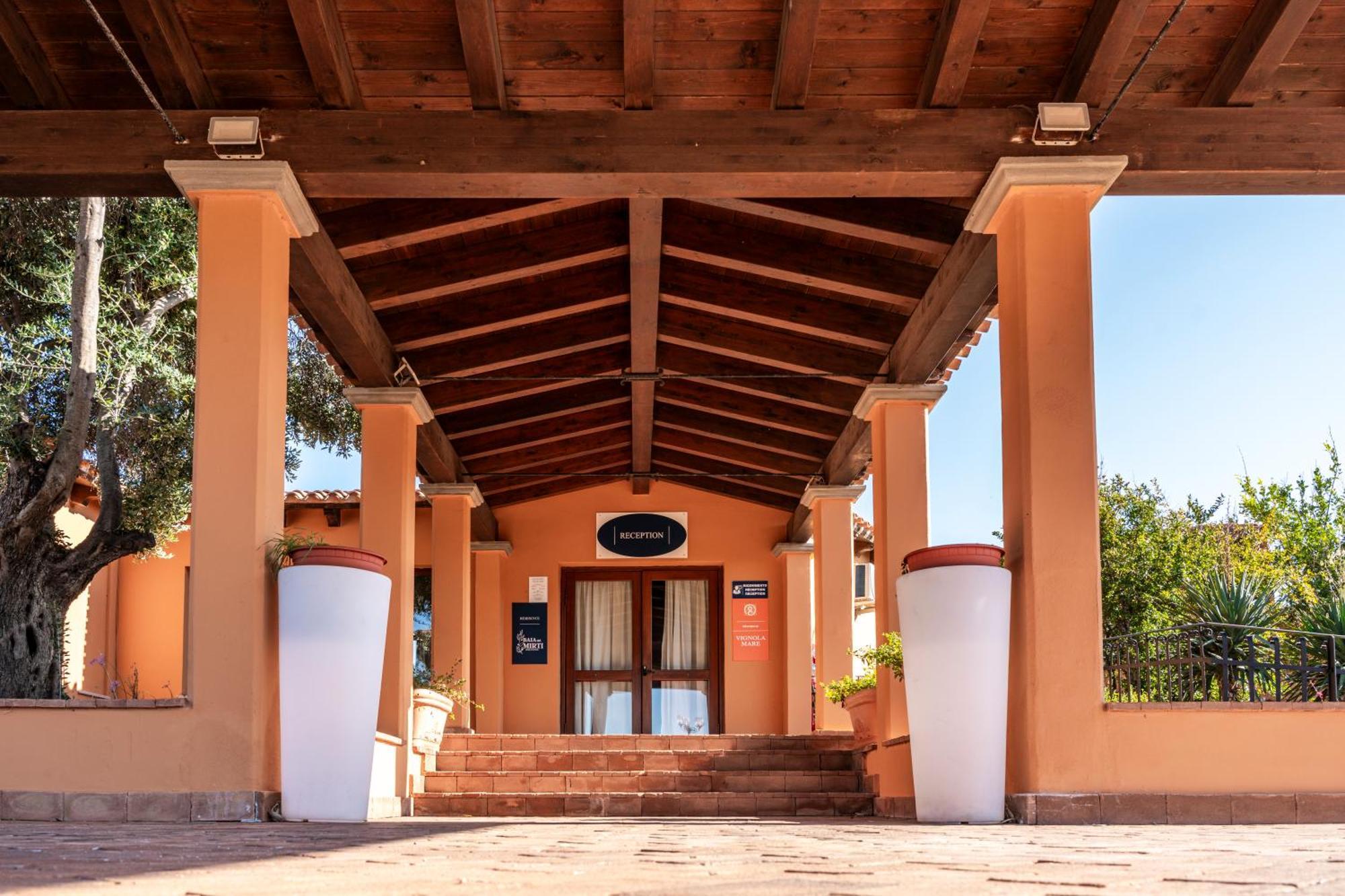 Residence Baia Dei Mirti Vignola Mare Екстериор снимка