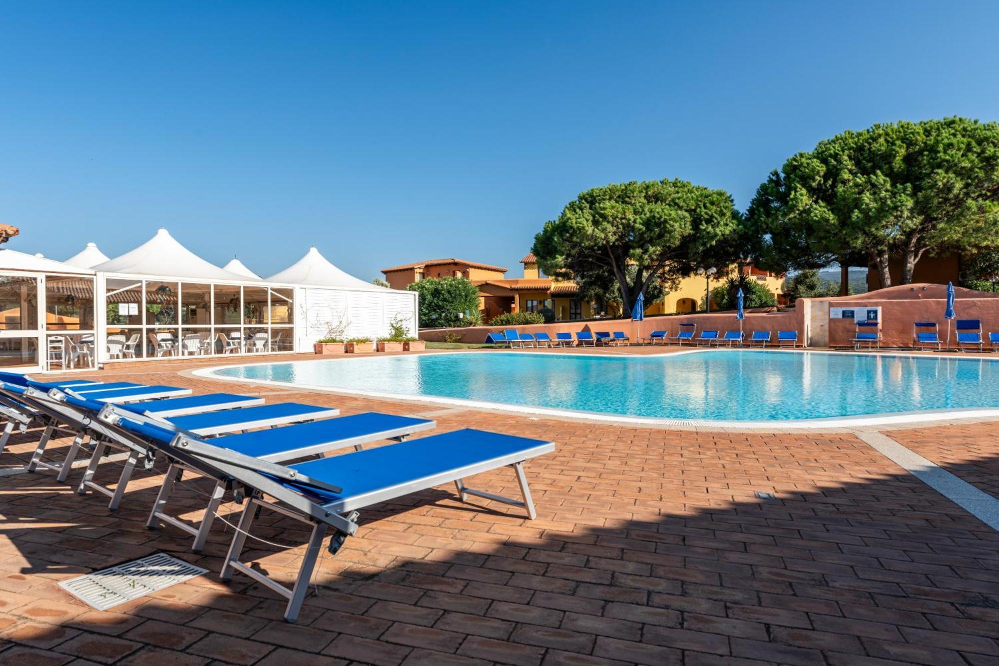 Residence Baia Dei Mirti Vignola Mare Екстериор снимка